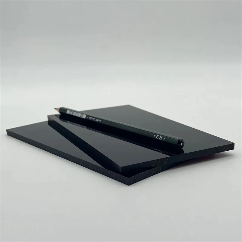 Những lợi thế của tấm acrylic đen là gì?